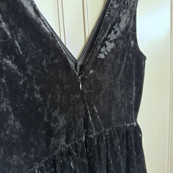 BCBGeneration Black VELVET PEPLUM V-NECK TOP Size Small - Picture 6 of 11